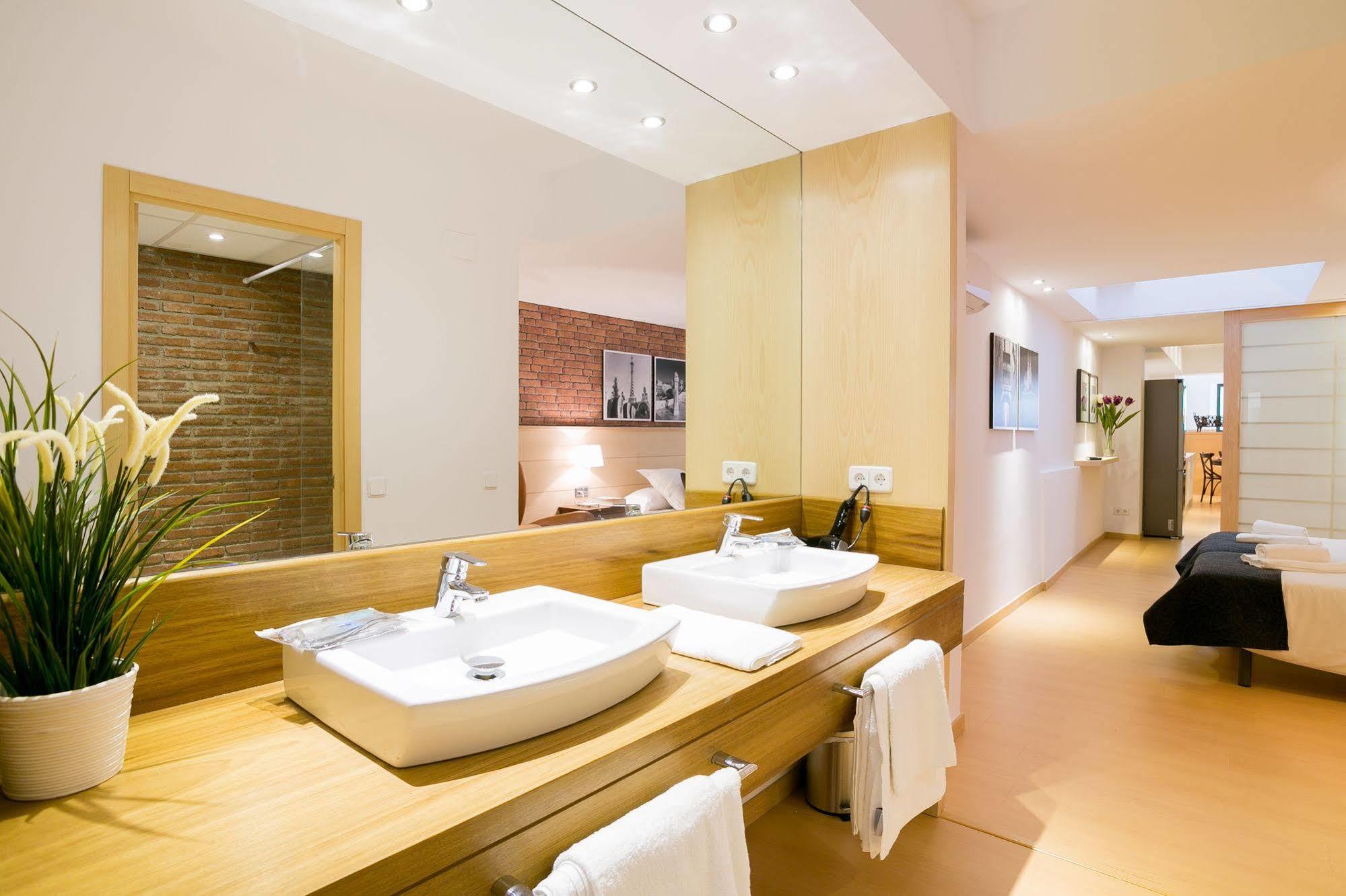 Serennia Cest Apartamentos Arc De Triomf Barcelona Zewnętrze zdjęcie