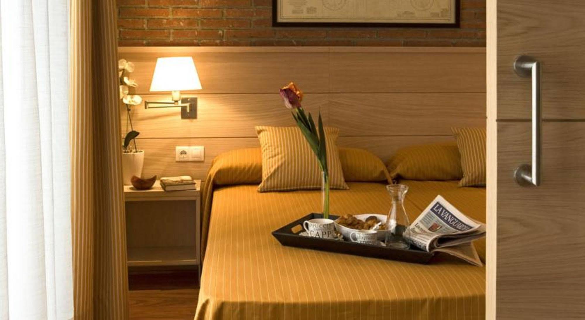 Serennia Cest Apartamentos Arc De Triomf Barcelona Zewnętrze zdjęcie